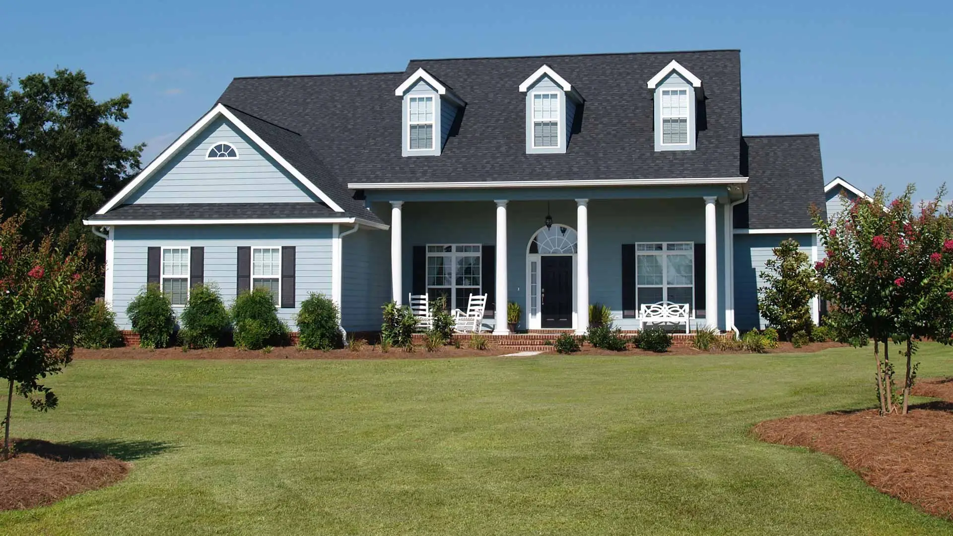 Front yard nicely mowed with landscaping that is maintained.